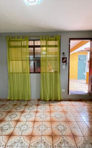 Casa para alugar com 200m², 3 quartos e 2 vagasSala