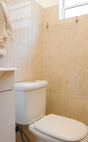 Casa à venda com 250m², 3 quartos e 4 vagasBanheiro de Serviço