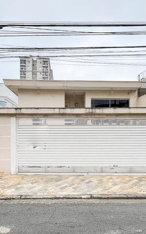 Casa à venda com 250m², 3 quartos e 4 vagasFachada 