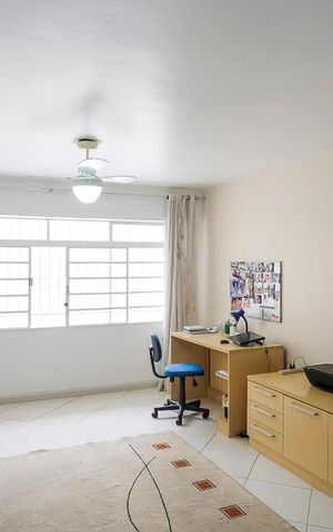 Casa à venda com 250m², 3 quartos e 4 vagasEscritório