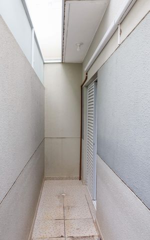 Casa de condomínio à venda com 92m², 3 quartos e 2 vagas Casa de condomínio à venda com 92m², 3 quartos e 2 vagasSacada