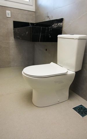 Casa de condomínio à venda com 248m², 4 quartos e 4 vagas Casa de condomínio à venda com 248m², 4 quartos e 4 vagasBanheiro da Suíte 1