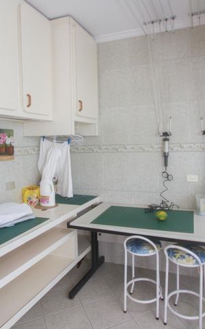 Casa à venda com 1200m², 3 quartos e 6 vagas Casa à venda com 1200m², 3 quartos e 6 vagasÁrea comum