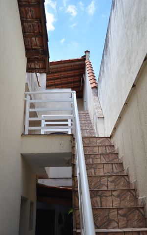 Casa à venda com 217m², 5 quartos e 2 vagasEscada