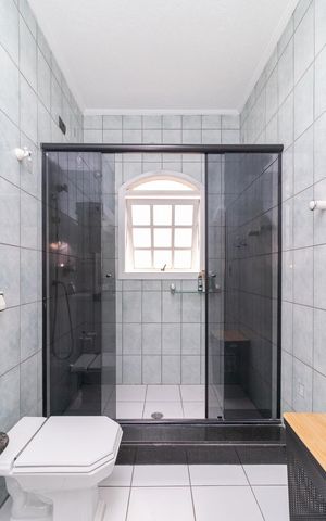 Casa à venda com 500m², 3 quartos e 5 vagasBanheiro da Suíte 2