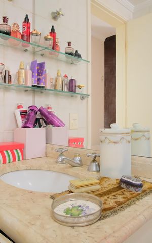 Apartamento à venda com 92m², 3 quartos e 2 vagasBanheiro da Suíte