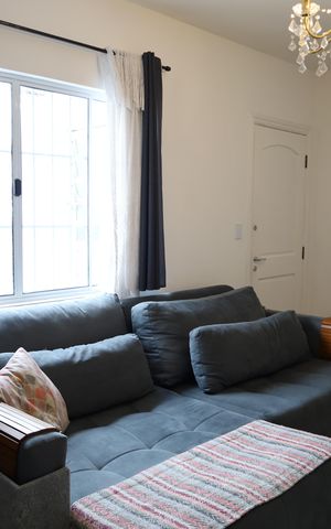 Casa à venda com 98m², 3 quartos e 2 vagasSala