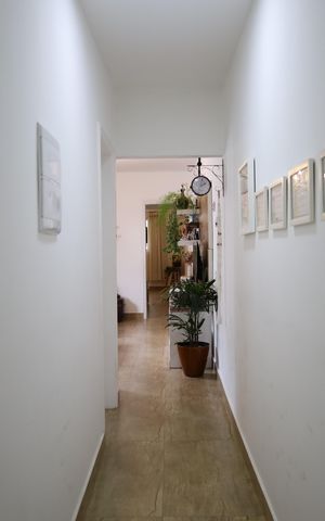 Casa à venda com 98m², 3 quartos e 2 vagasCorredor