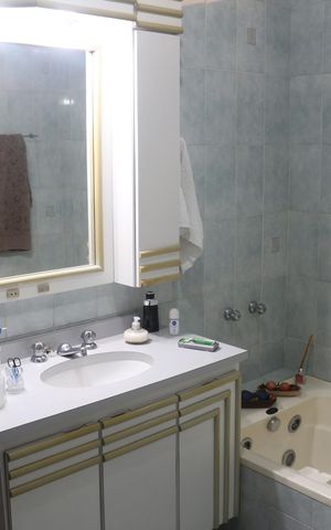 Casa à venda com 192m², 3 quartos e 4 vagasBanheiro 2