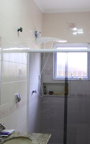 Casa à venda com 420m², 5 quartos e 4 vagasBanheiro social