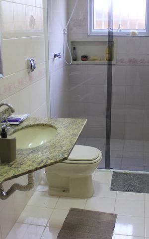 Casa à venda com 420m², 5 quartos e 4 vagasBanheiro social