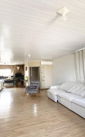 Casa à venda com 105m², 3 quartos e 1 vagaSala