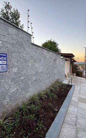 Casa à venda com 105m², 3 quartos e 1 vaga Casa à venda com 105m², 3 quartos e 1 vagaFachada - Placa