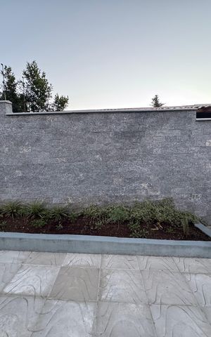 Casa à venda com 105m², 3 quartos e 1 vaga Casa à venda com 105m², 3 quartos e 1 vagaFachada