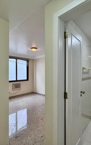 Apartamento à venda com 220m², 4 quartos e 2 vagas Apartamento à venda com 220m², 4 quartos e 2 vagasSuíte 3