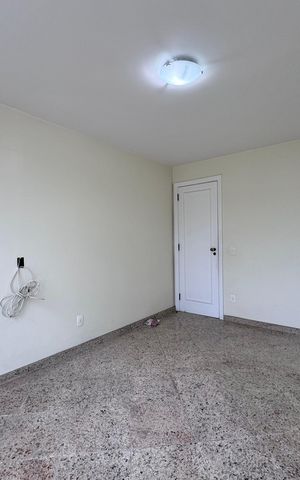 Apartamento à venda com 220m², 4 quartos e 2 vagas Apartamento à venda com 220m², 4 quartos e 2 vagasQuarto