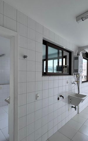 Apartamento à venda com 220m², 4 quartos e 2 vagas Apartamento à venda com 220m², 4 quartos e 2 vagasÁrea de Serviço