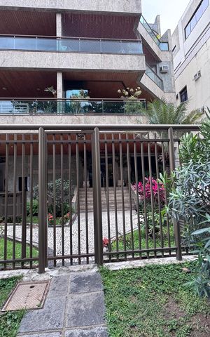 Apartamento à venda com 220m², 4 quartos e 2 vagas Apartamento à venda com 220m², 4 quartos e 2 vagasFachada