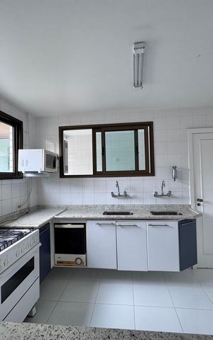 Apartamento à venda com 220m², 4 quartos e 2 vagas Apartamento à venda com 220m², 4 quartos e 2 vagasCozinha