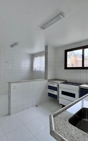 Apartamento à venda com 220m², 4 quartos e 2 vagas Apartamento à venda com 220m², 4 quartos e 2 vagasCozinha