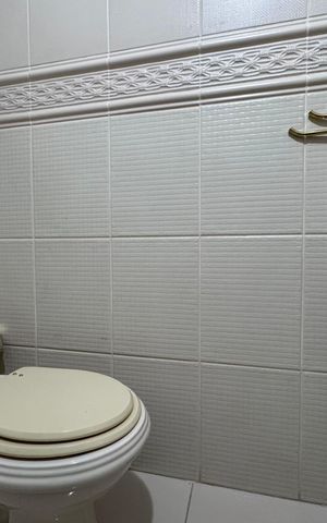 Apartamento à venda com 220m², 4 quartos e 2 vagas Apartamento à venda com 220m², 4 quartos e 2 vagasBanheiro da Suíte 1