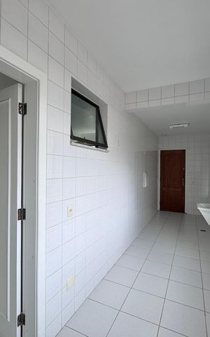 Apartamento à venda com 220m², 4 quartos e 2 vagas Apartamento à venda com 220m², 4 quartos e 2 vagasÁrea de Serviço