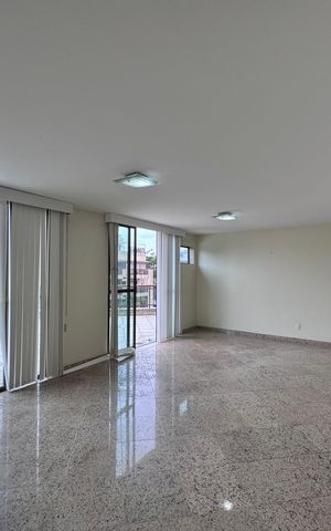 Apartamento à venda com 220m², 4 quartos e 2 vagas Apartamento à venda com 220m², 4 quartos e 2 vagasSala