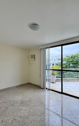 Apartamento à venda com 220m², 4 quartos e 2 vagas Apartamento à venda com 220m², 4 quartos e 2 vagasSuíte 1