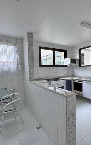 Apartamento à venda com 220m², 4 quartos e 2 vagas Apartamento à venda com 220m², 4 quartos e 2 vagasCozinha
