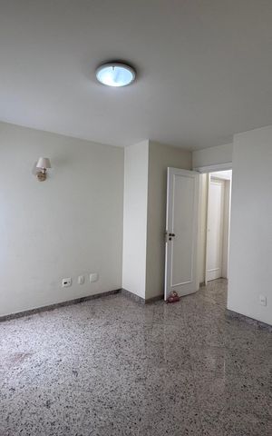 Apartamento à venda com 220m², 4 quartos e 2 vagas Apartamento à venda com 220m², 4 quartos e 2 vagasSuíte 2