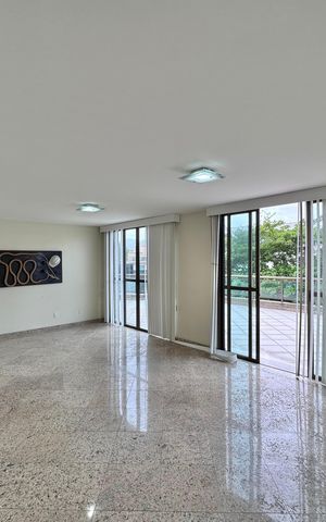 Apartamento à venda com 220m², 4 quartos e 2 vagas Apartamento à venda com 220m², 4 quartos e 2 vagasSala