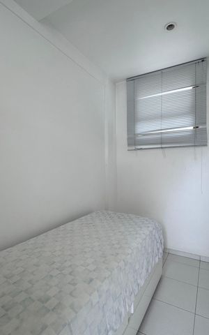 Apartamento à venda com 220m², 4 quartos e 2 vagas Apartamento à venda com 220m², 4 quartos e 2 vagasQuarto de Serviço