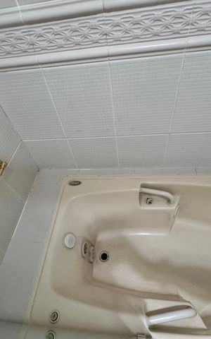 Apartamento à venda com 220m², 4 quartos e 2 vagas Apartamento à venda com 220m², 4 quartos e 2 vagasBanheiro da Suíte 1