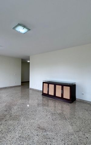 Apartamento à venda com 220m², 4 quartos e 2 vagas Apartamento à venda com 220m², 4 quartos e 2 vagasSala