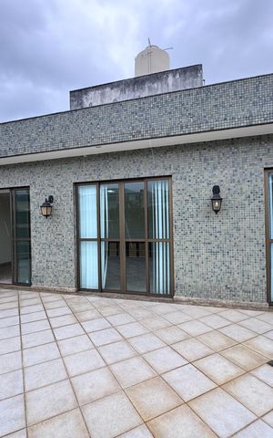 Apartamento à venda com 220m², 4 quartos e 2 vagas Apartamento à venda com 220m², 4 quartos e 2 vagasVaranda