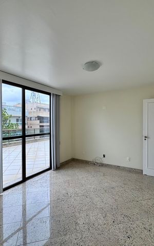 Apartamento à venda com 220m², 4 quartos e 2 vagas Apartamento à venda com 220m², 4 quartos e 2 vagasSuíte 1