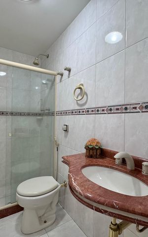 Apartamento à venda com 220m², 4 quartos e 2 vagas Apartamento à venda com 220m², 4 quartos e 2 vagasBanheiro da Suíte 3
