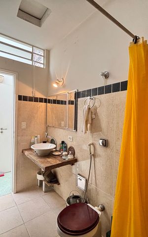 Casa à venda com 400m², 4 quartos e 4 vagas Casa à venda com 400m², 4 quartos e 4 vagasBanheiro 2