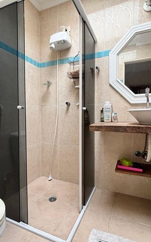 Casa à venda com 400m², 4 quartos e 4 vagas Casa à venda com 400m², 4 quartos e 4 vagasBanheiro 1