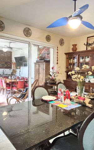 Casa à venda com 400m², 4 quartos e 4 vagas Casa à venda com 400m², 4 quartos e 4 vagasSala de Jantar