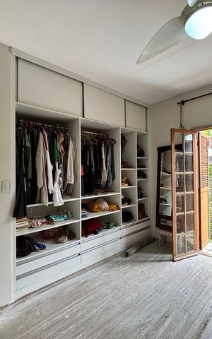 Casa à venda com 400m², 4 quartos e 4 vagas Casa à venda com 400m², 4 quartos e 4 vagasSuíte closet