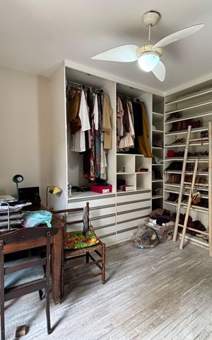 Casa à venda com 400m², 4 quartos e 4 vagas Casa à venda com 400m², 4 quartos e 4 vagasSuíte closet