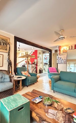 Casa à venda com 400m², 4 quartos e 4 vagas Casa à venda com 400m², 4 quartos e 4 vagasSala