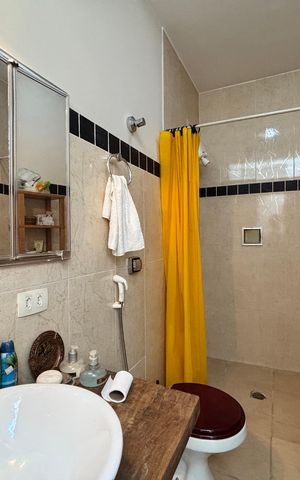Casa à venda com 400m², 4 quartos e 4 vagas Casa à venda com 400m², 4 quartos e 4 vagasBanheiro 2