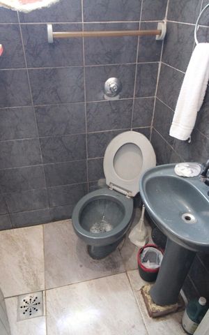 Casa à venda com 700m², 2 quartos e 8 vagasBanheiro
