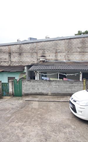 Casa à venda com 700m², 2 quartos e 8 vagasQuintal