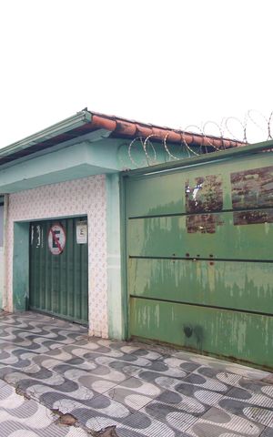 Casa à venda com 700m², 2 quartos e 8 vagasFachada