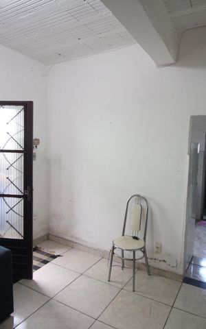 Casa à venda com 700m², 2 quartos e 8 vagasSala