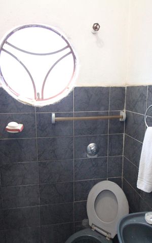 Casa à venda com 700m², 2 quartos e 8 vagasBanheiro