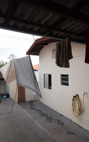 Casa à venda com 250m², 3 quartos e 3 vagas Casa à venda com 250m², 3 quartos e 3 vagasÁrea comum
